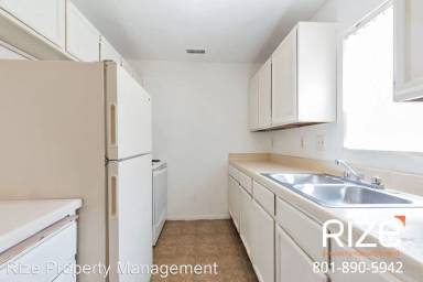 Main picture of 635 W Le Bon Cir