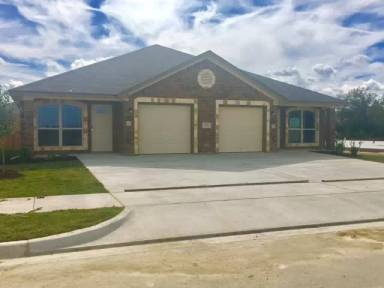 Main picture of 501 Sladecek Dr