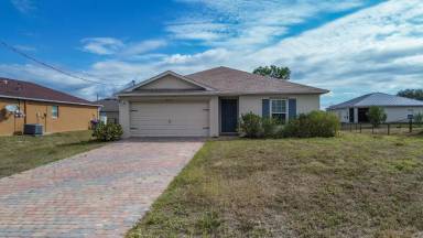 Main picture of 2927 NW 4th Pl