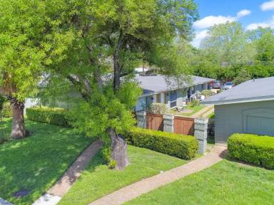 Main picture of 612 W 51st St