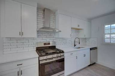 Main picture of 1341 E 39th St