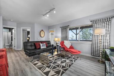 Main picture of 3100 NW Golf View Dr