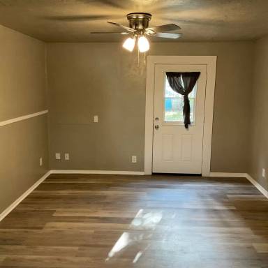 Main picture of 402 E Key Blvd