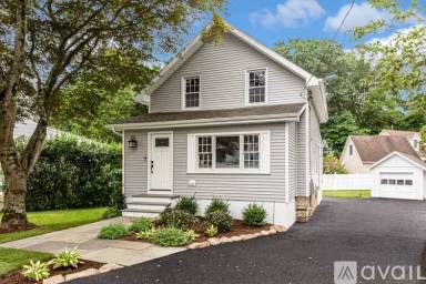 Main picture of 84 Orchard St