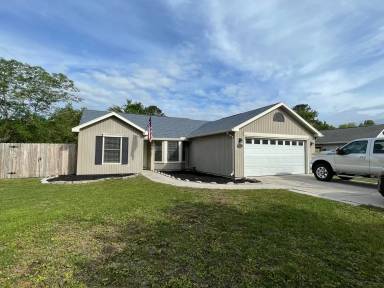 Main picture of 215 Chestnut Ct