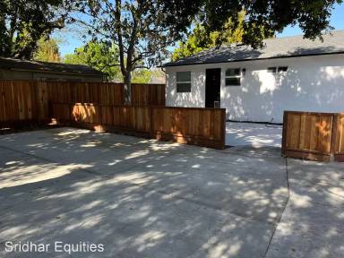 Main picture of 1022 Grand St