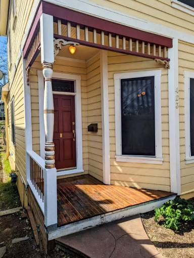 Main picture of 423 W Main St