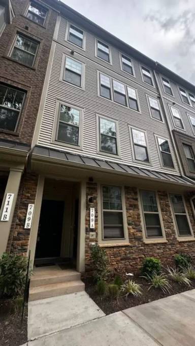 Main picture of 709B Thomas Ln