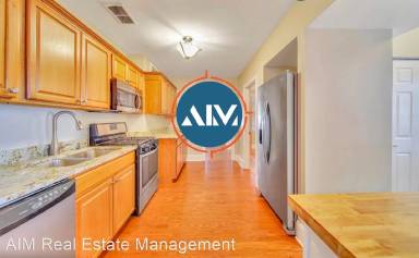 Main picture of 2704 Oaklawn St