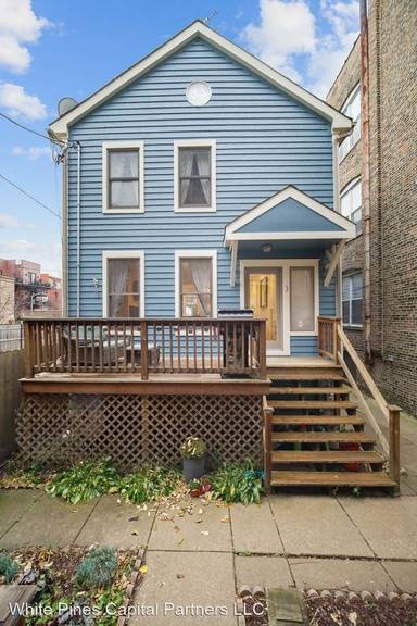 Main picture of 2121 W Schiller St