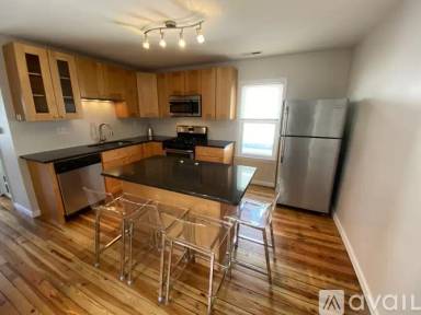 Main picture of 576 Midland St