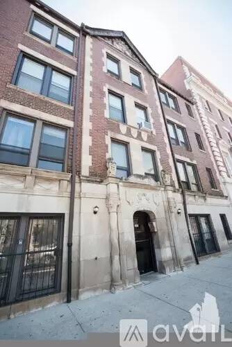 Main picture of 3345 N Marshfield Ave