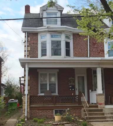 Main picture of 1064 Queen St