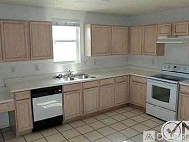 Main picture of 924 Rose Crystal Way