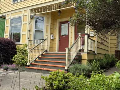 Main picture of 33 NE San Rafael St