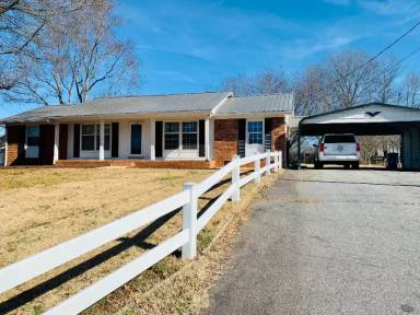 Main picture of 2128 Moss Farm Rd