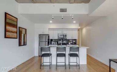 Main picture of 3331 N Loop 1604