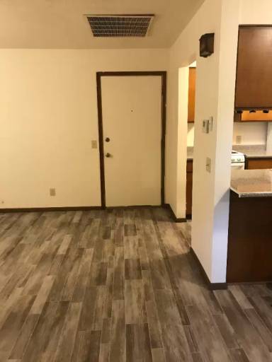 Main picture of 215 Main St N