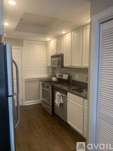 Main picture of 4121 N Sheridan Rd