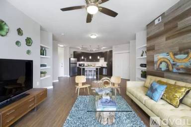 Main picture of 902 Josephine St