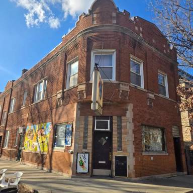 Main picture of 2224 N Leavitt St