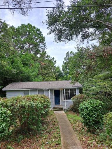 Main picture of 883 W Griffith Ave