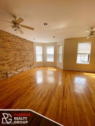 Main picture of 2450 N Southport Ave
