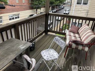 Main picture of 71 Merriam St