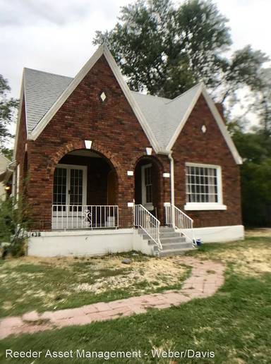 Main picture of 1436 Swan St