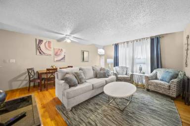 Main picture of 1432 E 38th St