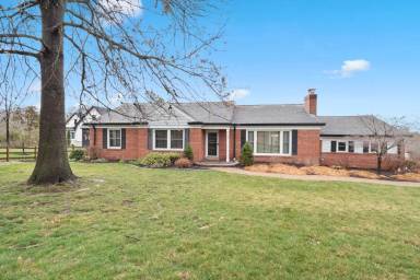 Main picture of 1 Valley View Pl