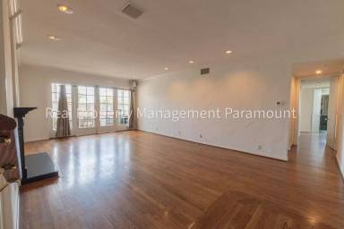 Main picture of 1260 S Beverly Glen Blvd
