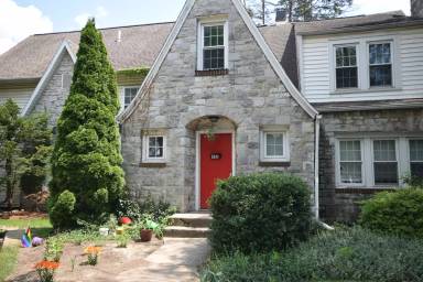 Main picture of 440 W Beaver Ave
