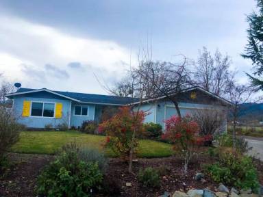 Main picture of 817 W 1st St