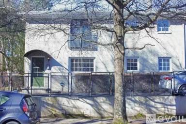 Main picture of 798 Saint Charles Ave NE