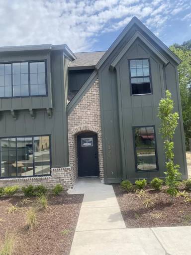 Main picture of 1320 Twelve Oaks Ln