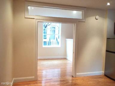 Main picture of 207 W 11th St