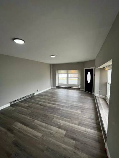 Main picture of 242 N Broadway