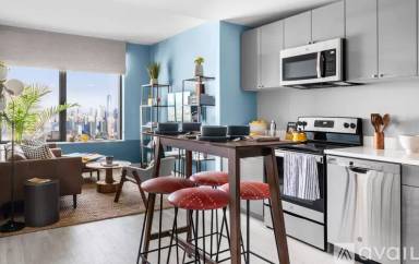 Main picture of 601 Pavonia Ave