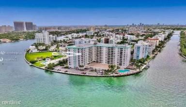 Main picture of Island Pointe