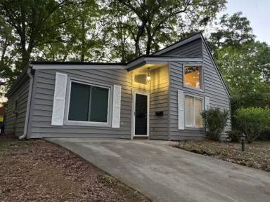 Main picture of 233 Culp St