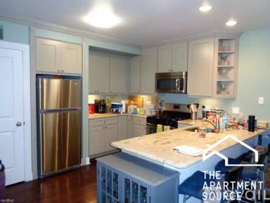 Main picture of 903 W Wolfram St