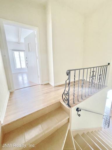 Main picture of 8442 W 4th St