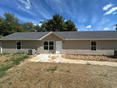 Main picture of 35 Wyatt Ln