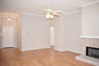 Main picture of 968 Grand Central Pkwy