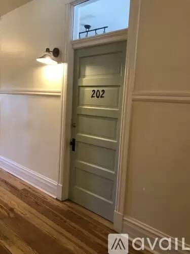 Main picture of 403 N Commercial St
