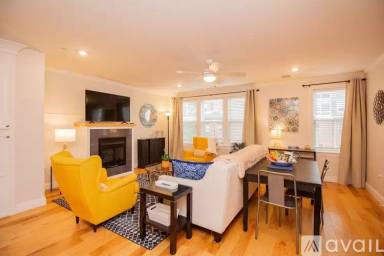 Main picture of 1008 Tremont St
