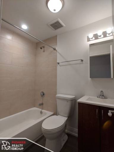 Main picture of 4050 N Milwaukee Ave Apartments