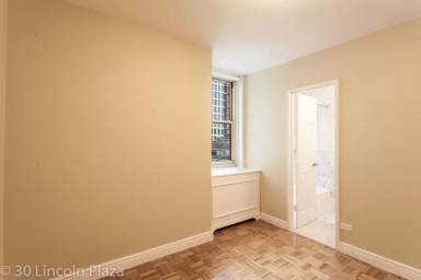Main picture of 31 W 63rd St