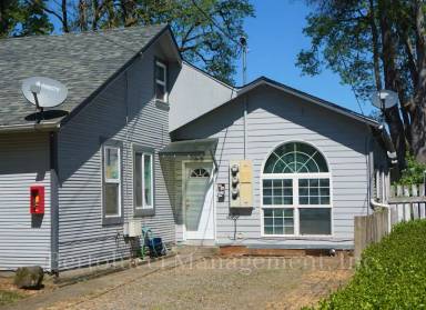 Main picture of 2217 Lee St SE
